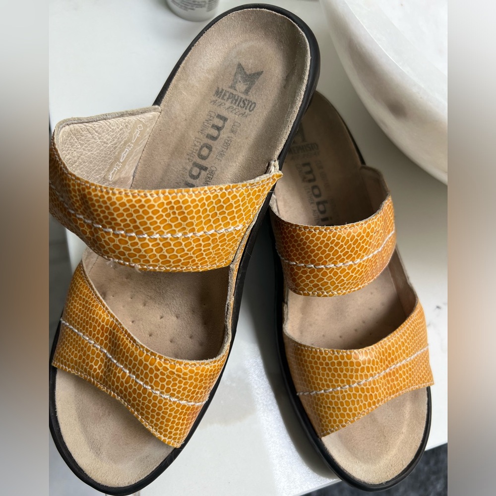 Mephisto slip on